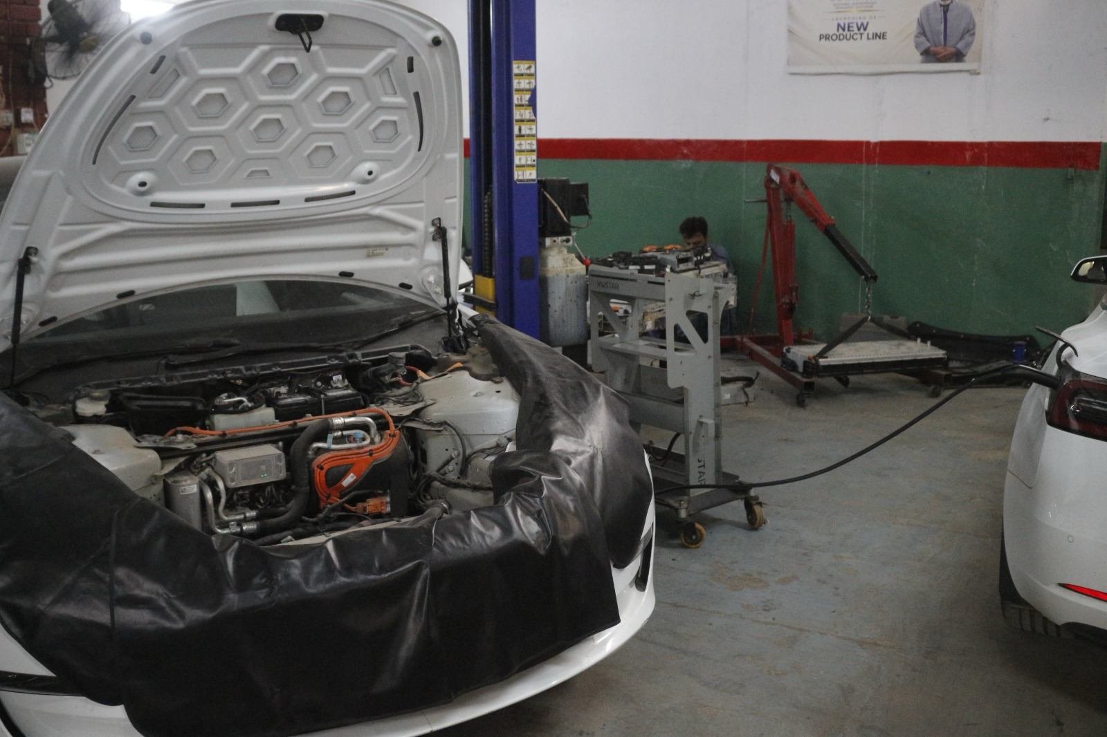 Hybrid battery servicing