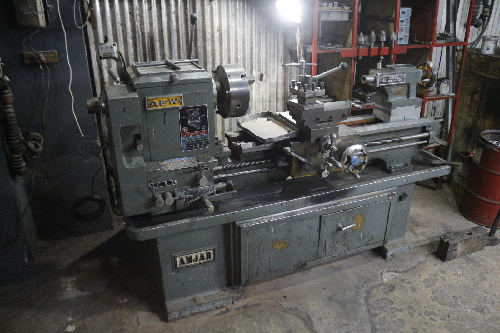 Precision lathe machine
